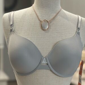 Warner's Light Gray Bra 34D Same Day Shipping
Underwire Converts to Criss Cross